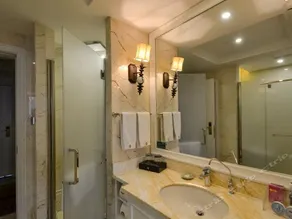 Longquan Hotel - Image 5