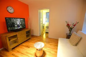 Lovely Two Bedroom Apt - Image 5