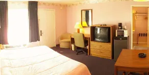 River Forest Inn - Image 4