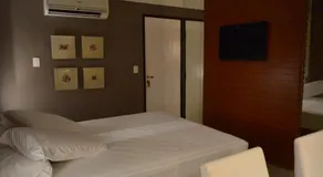 Status Motel - Image 2