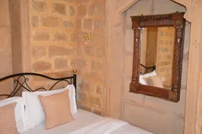 Saffron Boutique Home - Image 4