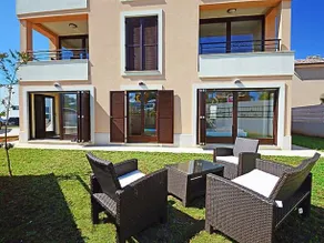 Spacious & Wonderful Apartment With Patio Outdoor Barbecue - Image 2