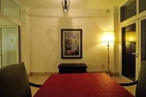 Holiday Home Real Suites 33 - Image 5