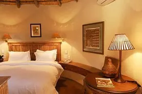 Kwena Chalets - Image 4