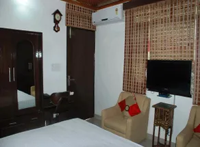 Hotel Satya Palace - Image 2