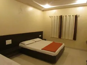 Hotel Sai Tirth - Image 5