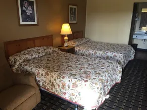 Budget Inn - Image 3