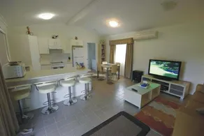 Broke Village Hideaway - Image 3