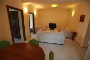 LH Residence - Image 5