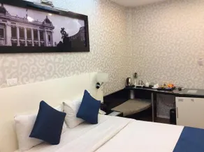 M Belle Hotel - Image 4