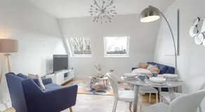 Stylish & Modern: Central Hitchin - with Parking - Image 3
