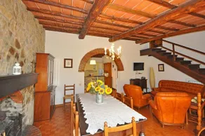 Villa with barbecue, garden & private pool - Image 3
