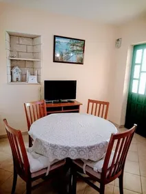 Cosy Seafront House - Image 3