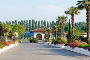Caravan Adria Holiday - Image 4