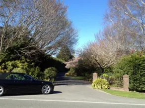 Rhododendron Garden Hotel - Image 2