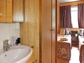 Compass River City Boatel - Image 2