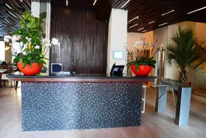 Zenti Plaza Hotel - Image 2