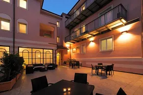 Hotel Mambo - Image 3