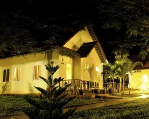 Huong Phong Ho Coc Beach Resort - Image 5