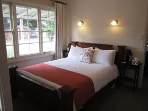 Sutton Forest Cottage - Image 2