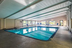 Clarion Inn & Suites Near Downtown - Image 3