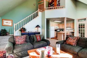 Four-Bedroom Pineview Haus - Image 4