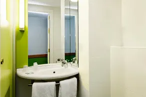 Ibis budget Zaragoza - Image 3