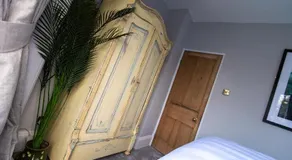 Court House Apartment - Image 5