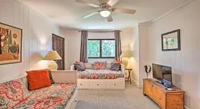 Charming Summerville Home with Yard and Sunroom - Image 3