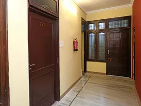 OYO Flagship 17172 Greenview Homestay - Image 4