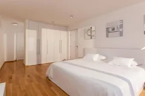 Luxury Apartment Gloss - Image 4