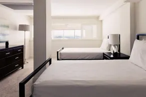 Deedee's Apartments at Regent - Image 5
