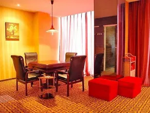 Four Seas Hotel - Image 3