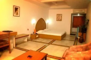 Capital O 44249 Hotel Kavery Mansingh Inn - Image 4
