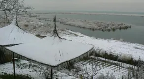 Lake House - Image 5