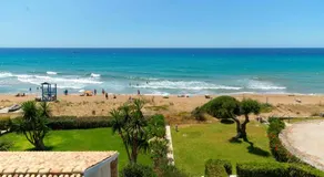 Pelago Glyfada Seafront Beach House - Image 5