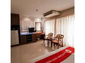 NIDA Rooms Bang Rak Vacation - Image 4