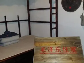 Red Manor - Image 3