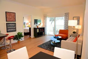 LA Luxury Vacation Apts By Stay City - Image 2
