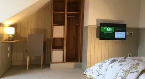 Irvine One Bedroom Apartment - Image 2