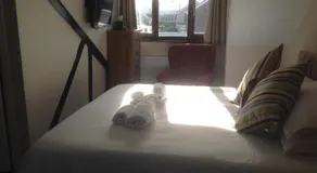 The Guest House Worsthorne - Image 3