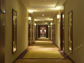 Yilong Grand Hotel - Image 2