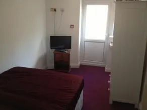 Portland House - Image 4