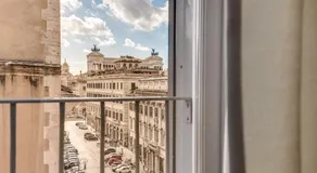 Trevi Chic Apartment - Image 3