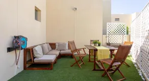Villa adaptée aux familles avec terrasse, jardin et piscine | Vue mer | Proche de la plage | Parfaite pour le travail à distance - Image 4