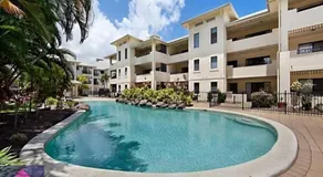 Marina View Apartment - Walk to the Strand - Image 2