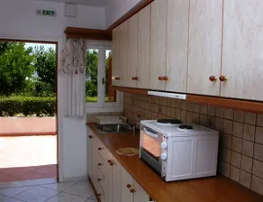 Bella Vista Studios and Apartments - Image 2