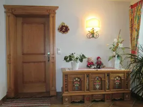 Haus Heel - Image 2
