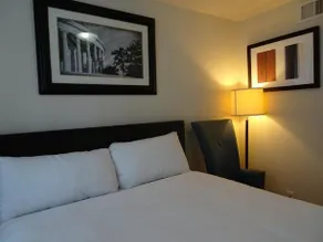 COZY - Free Designated Parking - 2bdrm - Image 2