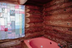Secret Cove Waterfront Log Cabin - Image 5